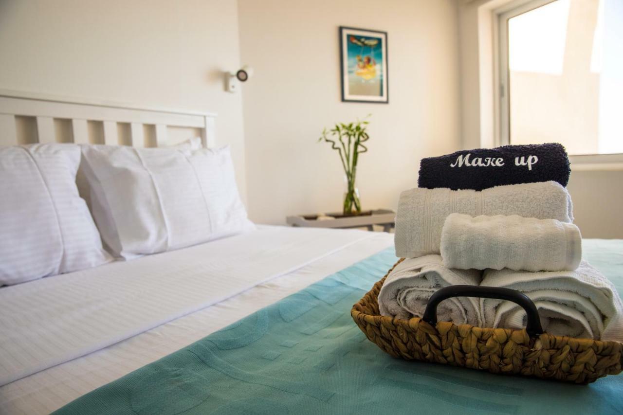 Beachfront Skyline Retreat 1Br Pool Central ลาร์นาคา ภายนอก รูปภาพ